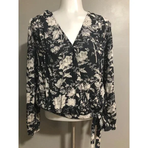 Lucky Brand V Neck floral wrap blouse size XS - Picture 1 of 6